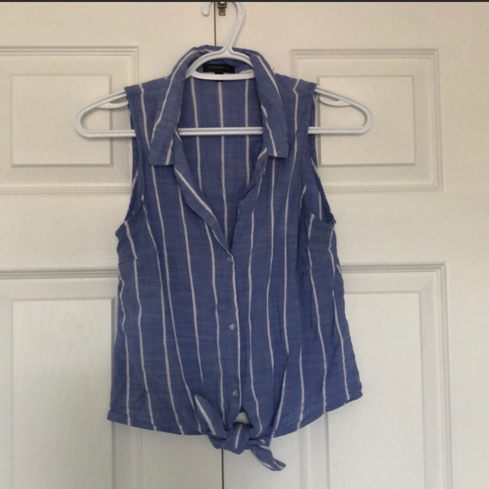 Sleeveless blouse